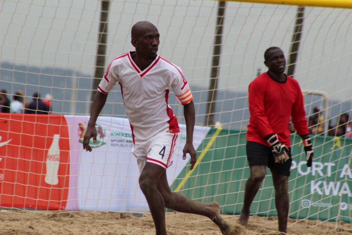 ProBeachSoccer1's tweet photo. Siyakhula KwaMashu Academy suffered their third consecutive defeat to Umbumbulu Beach Team. 

#durban #beachlife #Pbssa https://t.co/uRHb9koFjt