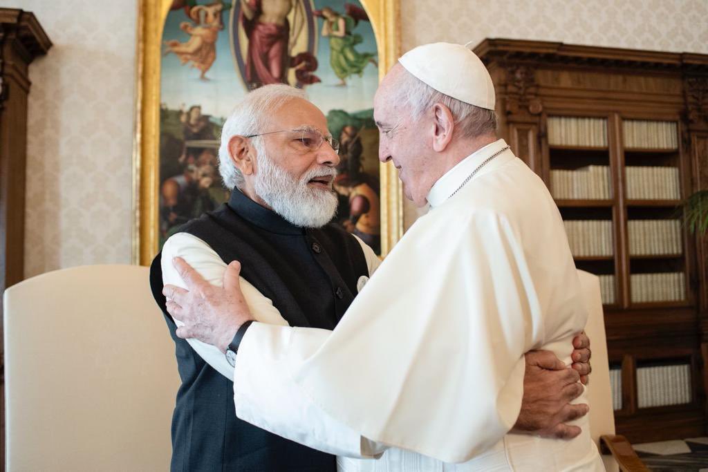 BellamSwathi's tweet photo. Pic of the day #NarendraModi in #Italy
#ModimeetsPope https://t.co/ul5e0usdWs