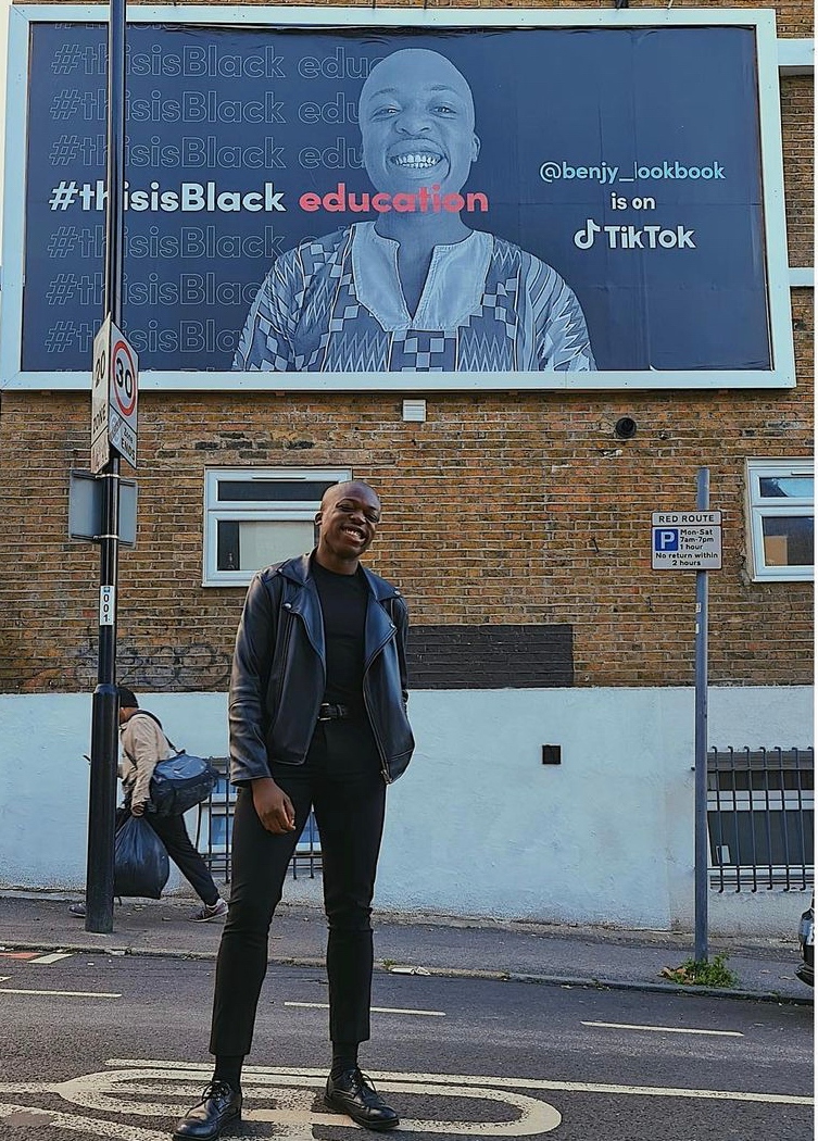 BCreatorsMatter's tweet photo. As we wrap up on an extraordinary #BlackHistoryMonth we had to show appreciation to a campaign that put an instant smile on our faces!
Our #BlackCreators being appreciated on BILLBOARDS on behalf of @tiktok #ThisisBlack campaign!
You All Matter! https://t.co/knt5b8etaM