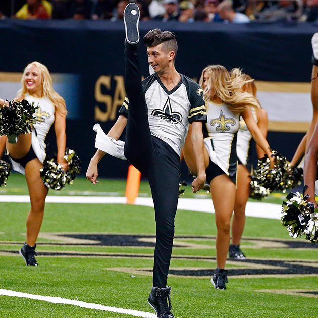 NFLのチアリーディングチームには？男性メンバーが増えている！
