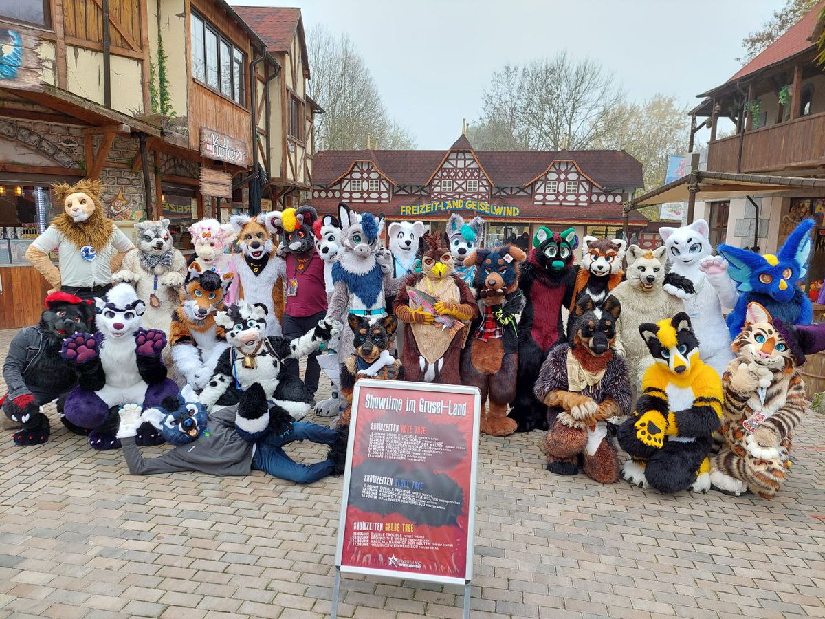 Heute wird es gruselig!
Wir sind in <a href="/FGeiselwind/">Freizeit-Land Geiselwind</a> und erschrecken euch ein bisschen mit ;)