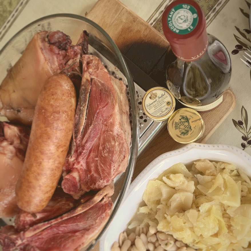 MoutardesFallot's tweet photo. Les températures chutent ! Rien de tel qu’un bon plat réconfortant #potee & #bonnemoutarde #bonappetit https://t.co/JZkYzvqPx4