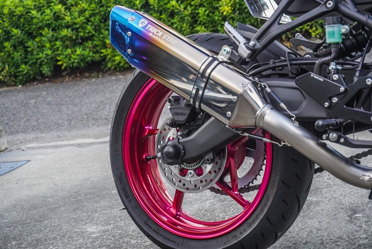 完組ホイール ピンク比較的綺麗 Kawasaki ZX25R 前後ホイールパウダーコートで キャンディーピンクに