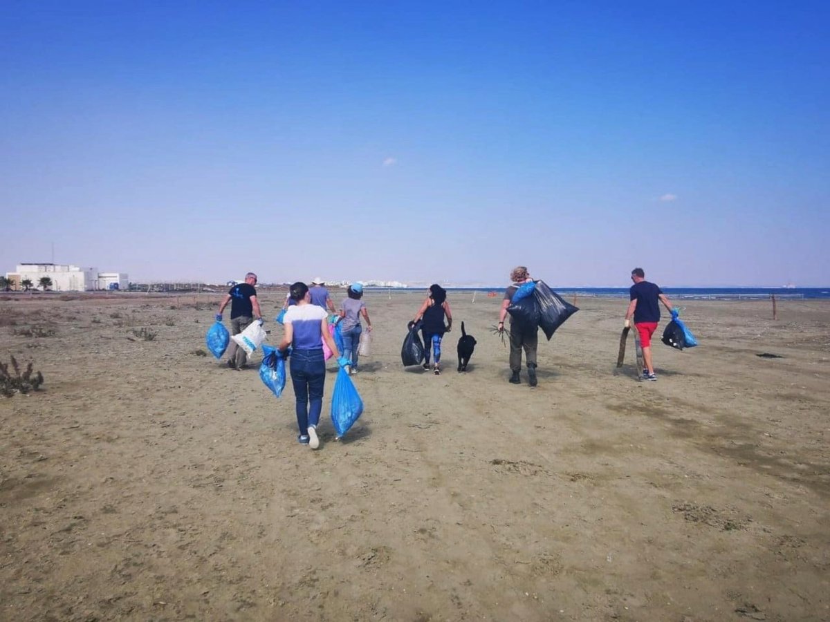 UN_CYPRUS's tweet photo. Good Offices staff from  @UN_CYPRUS and their families participated in the #letsdoitcyprus campaign, cleaning a beach in Kiti, #Larnaca, as their contribution to the protection of the #environment on the island. 
👉 https://t.co/Vqzl9vv79l https://t.co/Vv6c6nr9Do