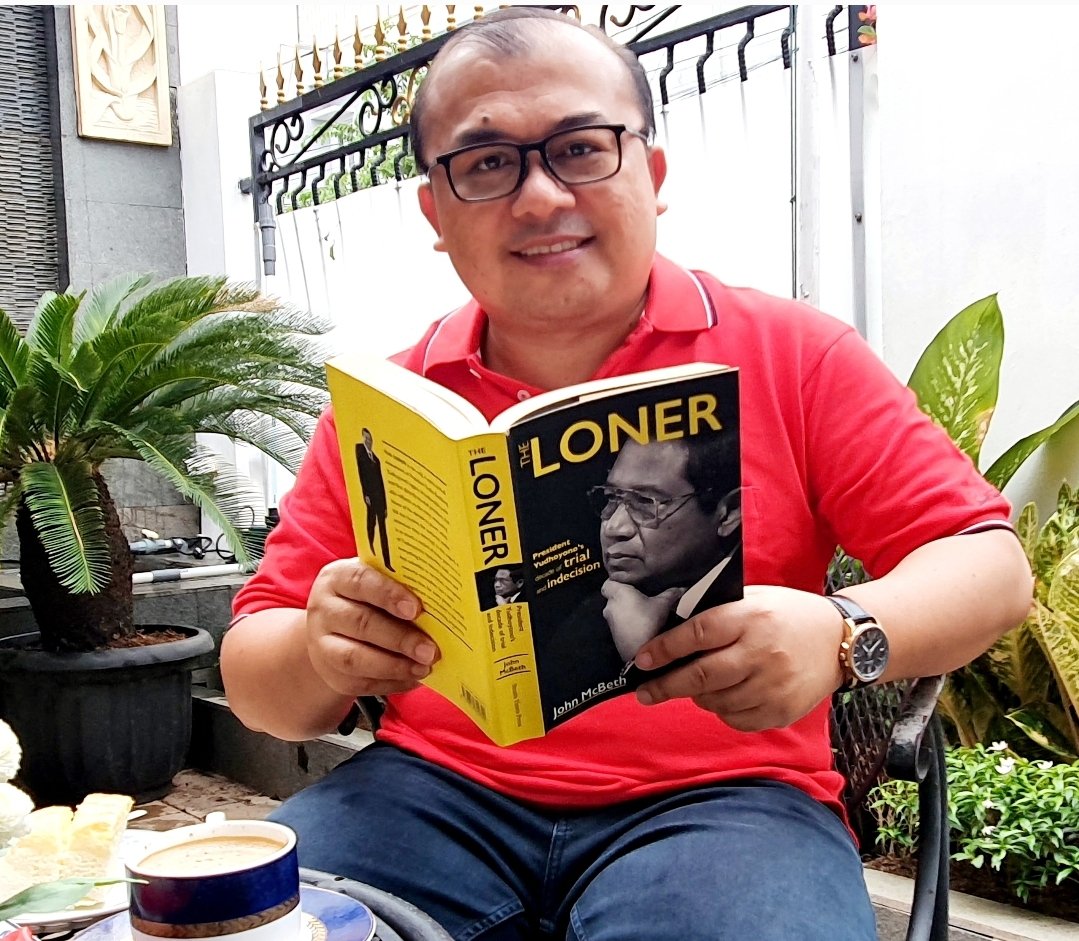 MuhammadRahmad's tweet photo. The LONER: Mendalami sikap menyendiri SBY, dan 10 tahun penuh keragu raguan dan plin plan. Penerbit the Strait Times Press. https://t.co/nzMP7FZY7J