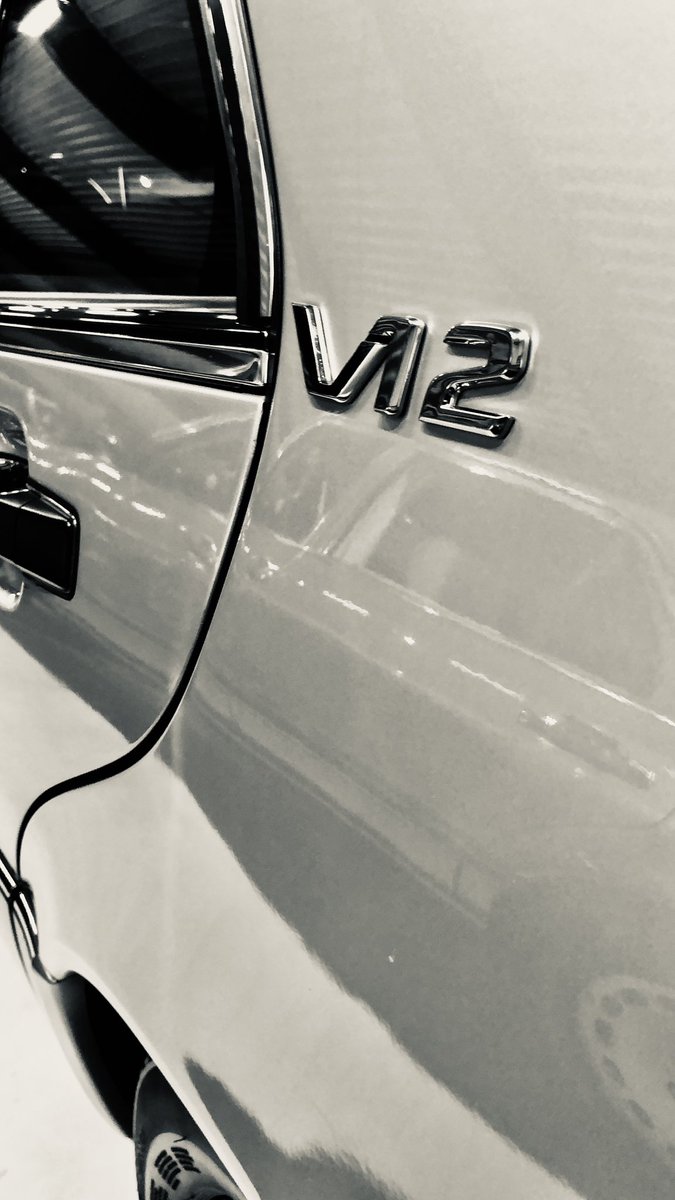 zspt2012's tweet photo. A proper #V12 and a proper #CarPhone #ThoseWereTheDays #reminiscing #MercedesBenz @MB_Museum @KNACnl https://t.co/SLZkT8PUyS