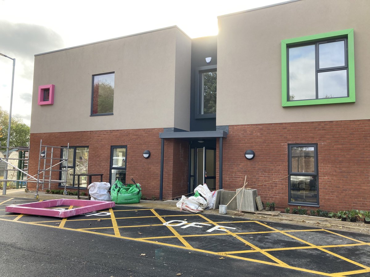 ableservicesdes's tweet photo. These window surrounds look great on this new #Brightfutures school #StHelens
This is what we do externally on windows ⁦@sewefficient⁩ ⁦@TamaraHillCo1⁩  ⁦@mancmade⁩ of course including lots of other stuff!#aluminium #powdercoating #welding #fabrication #MancMade https://t.co/rSbnQ0loO9