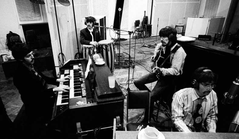 dailymuzicroll's tweet photo. The top 10 recording studios of all time that shaped the history of music
-------------
Read More: https://t.co/NiBwSVJKnL 🎧🎶
--------------
#DMR #musicmagazine #AbbeyRoad #AirStudios #CapitolStudio #ElectricLadyStudios #SunStudios #SunsetSound #TridentStudios https://t.co/2iCJJfJBiI