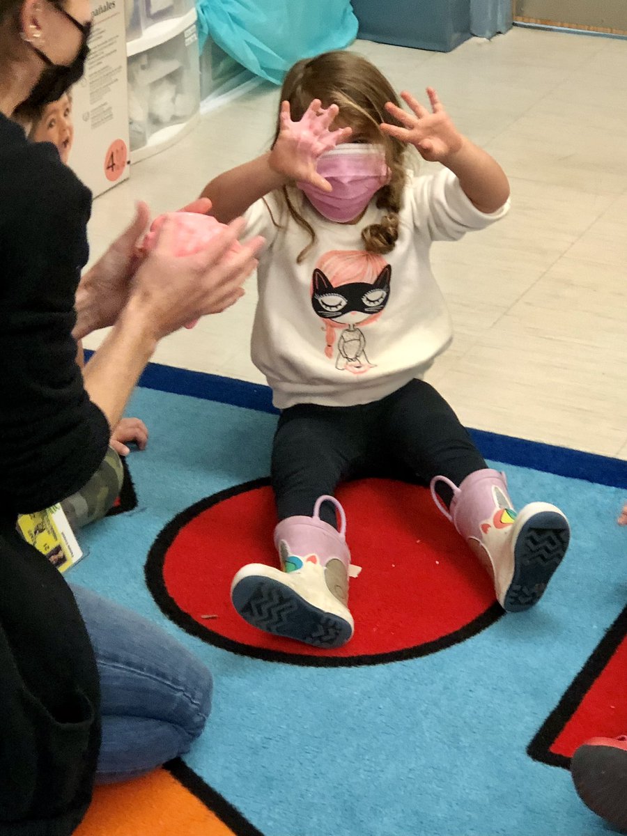 ConnellsCrew's tweet photo. Things got a little slimy! We helped measure, pour, mix, &amp; voted on a color to make slimy, sticky, icky, stretchy, gooey slime! #ScienceEyes @FSDVikings https://t.co/TNBpFDBU0z