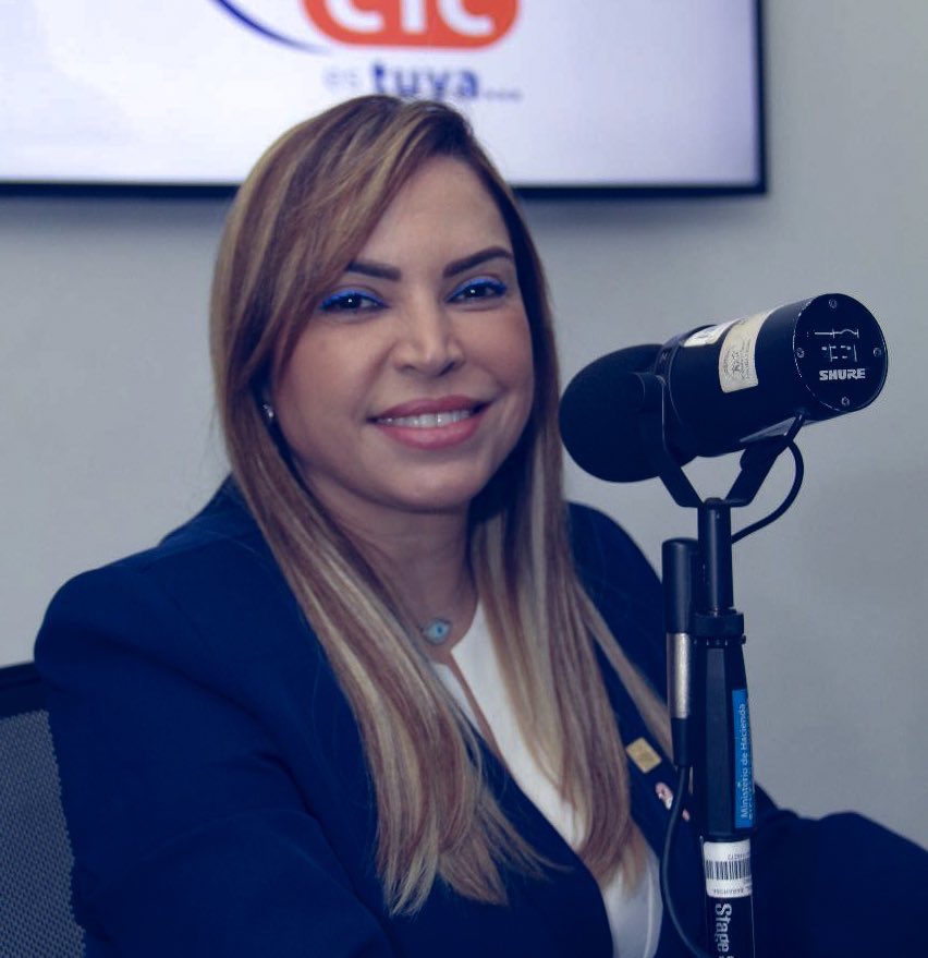 SuperateRDO's tweet photo. La Dir. Gral. de Negocios Gubernamentales de @BanreservasRD, @LindaValette, participó en el programa «Orientación Comunitaria» de #RadioCTC, donde conversó sobre los talleres de educación financiera y políticas económicas que esta entidad lleva a los participantes de #Supérate. https://t.co/4jSYrmD7zj