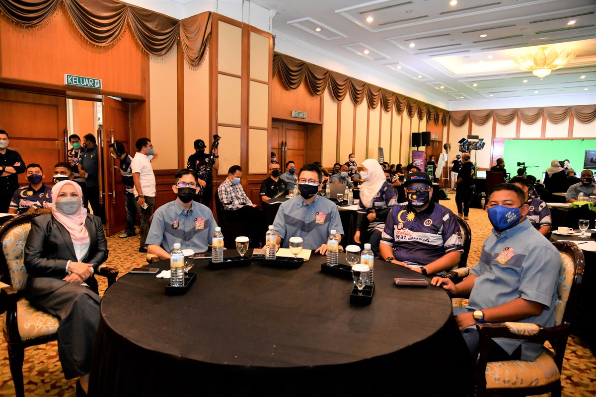 KBSMalaysia's tweet image. KONVENSYEN BELIA KEBANGSAAN 2021 +ASEAN CONNECTKBK

Konvensyen Belia Kebangsaan 2021 +ASEAN ConnectKBK Sempena Hari Belia Negara 2021 buat pertama kalinya diadakan secara hidrid selari dengan norma baharu.

Konvensyen ini telah dikelaskan kepada 4 stream yang bertemakan