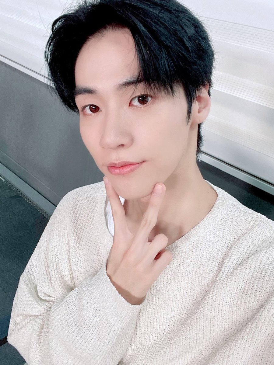 nflying1201's tweet photo. 짱플라잉리더천재작곡가이승협
#승협이_생일이_피었습니다
앞으로의승협이는더반짝반짝빛날거야
#흠뻑빠져라_우리_큩이승협
건강하게오래오래함께하자생일축하해 https://t.co/fc8AUDHYrr
