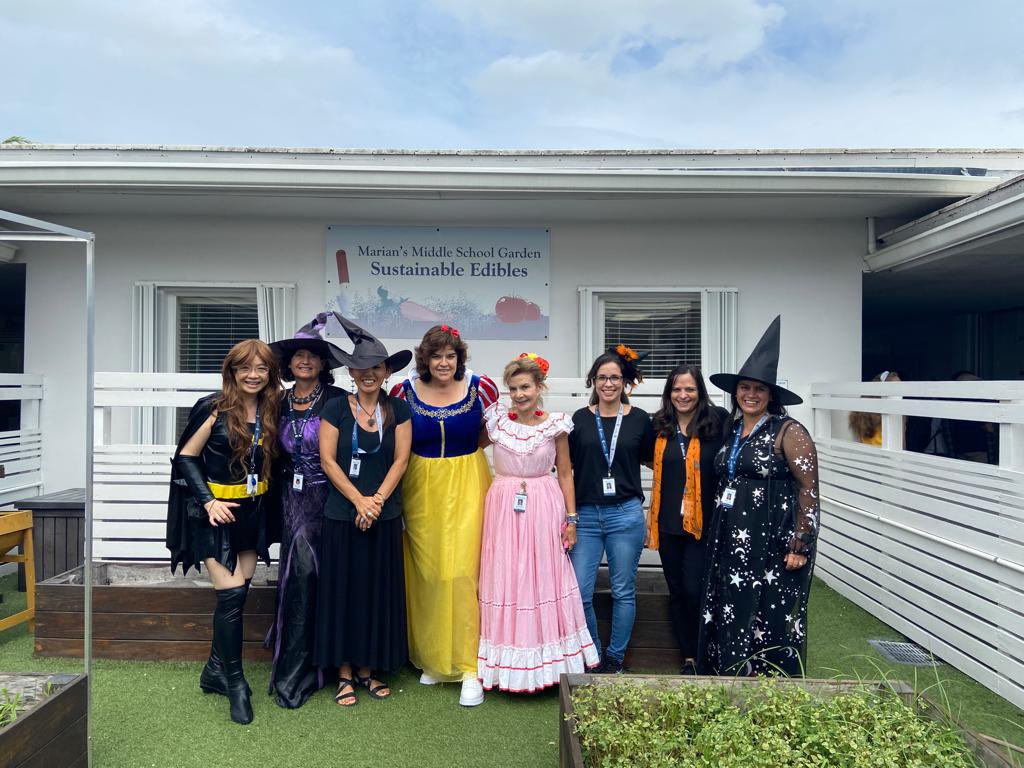 Halloween 2021 <a href="/GulliverPrep_/">Gulliver Preparatory School</a> MS World Language department 🎃👻🧙‍♀️