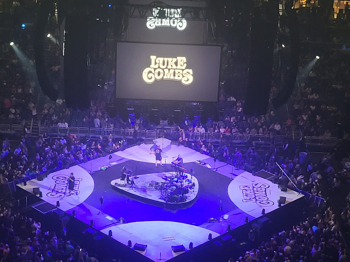 KelliHedges's tweet photo. When you can check something off your fiancé's bucket list, it's a good night. If you get the chance to see @lukecombs live, do it. He's incredible live. https://t.co/pefWtIsTDa