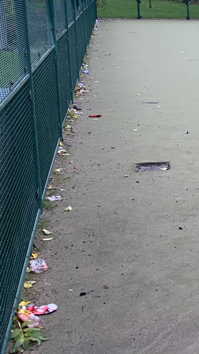 WaterlooNewsAUL's tweet photo. Another Saturday morning, and another successful litter pick from the #WaterlooWombles ♻️
The volunteers covered a HUGE area, clearing 12 bin bags of rubbish from Waterloo! 😃
#CleanerWaterloo♻️
#WaterlooTogether❤️
#WaterlooWombles♻️
Full details here👉 https://t.co/JSjxWbZBtz https://t.co/cip6JEdh86