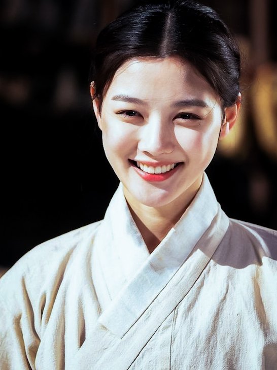 youreonnie_n's tweet photo. I'll live with this smile of Yoojung 💘 

#KimYooJung #LoversOfTheRedSky https://t.co/UWPQOV2pJ3