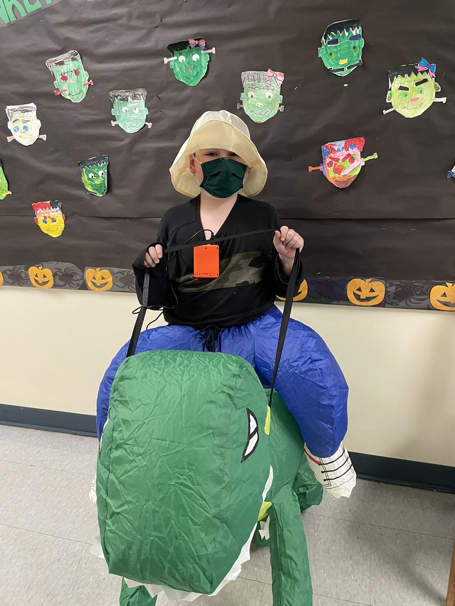 mquick56's tweet photo. Happy Halloween 👻 🎃 #2ndgrade #4teamvalley https://t.co/FfwAKwJ7l1