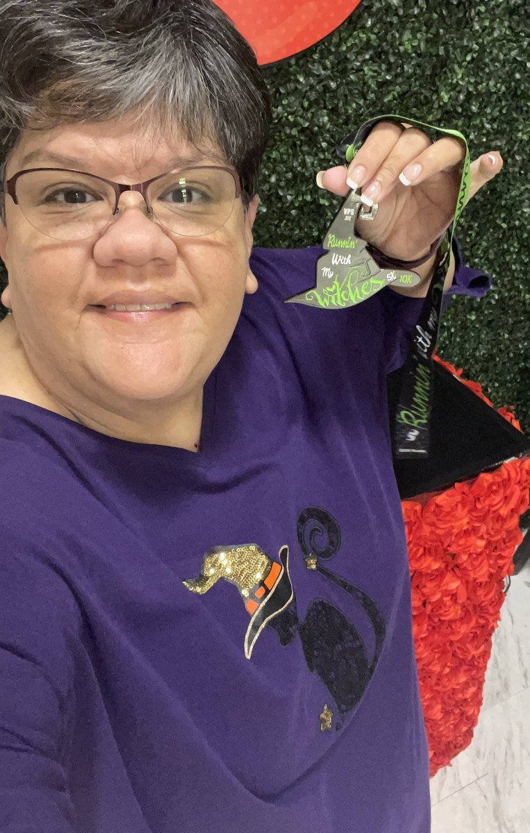 DebSal24's tweet photo. Since I don’t know the area and it’s cold outside the next best thing is walk inside The Galleria getting did my Running With The Witches 5K done 🧙🏼‍♀️🐢🚶🏻‍♀️#walkanywhere https://t.co/YXjmOlgrqp
