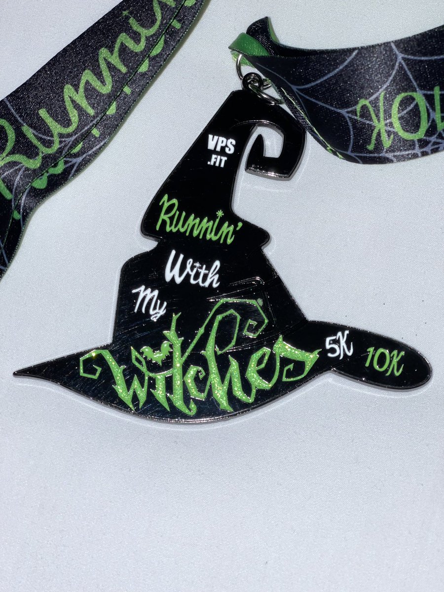 DebSal24's tweet photo. Since I don’t know the area and it’s cold outside the next best thing is walk inside The Galleria getting did my Running With The Witches 5K done 🧙🏼‍♀️🐢🚶🏻‍♀️#walkanywhere https://t.co/YXjmOlgrqp