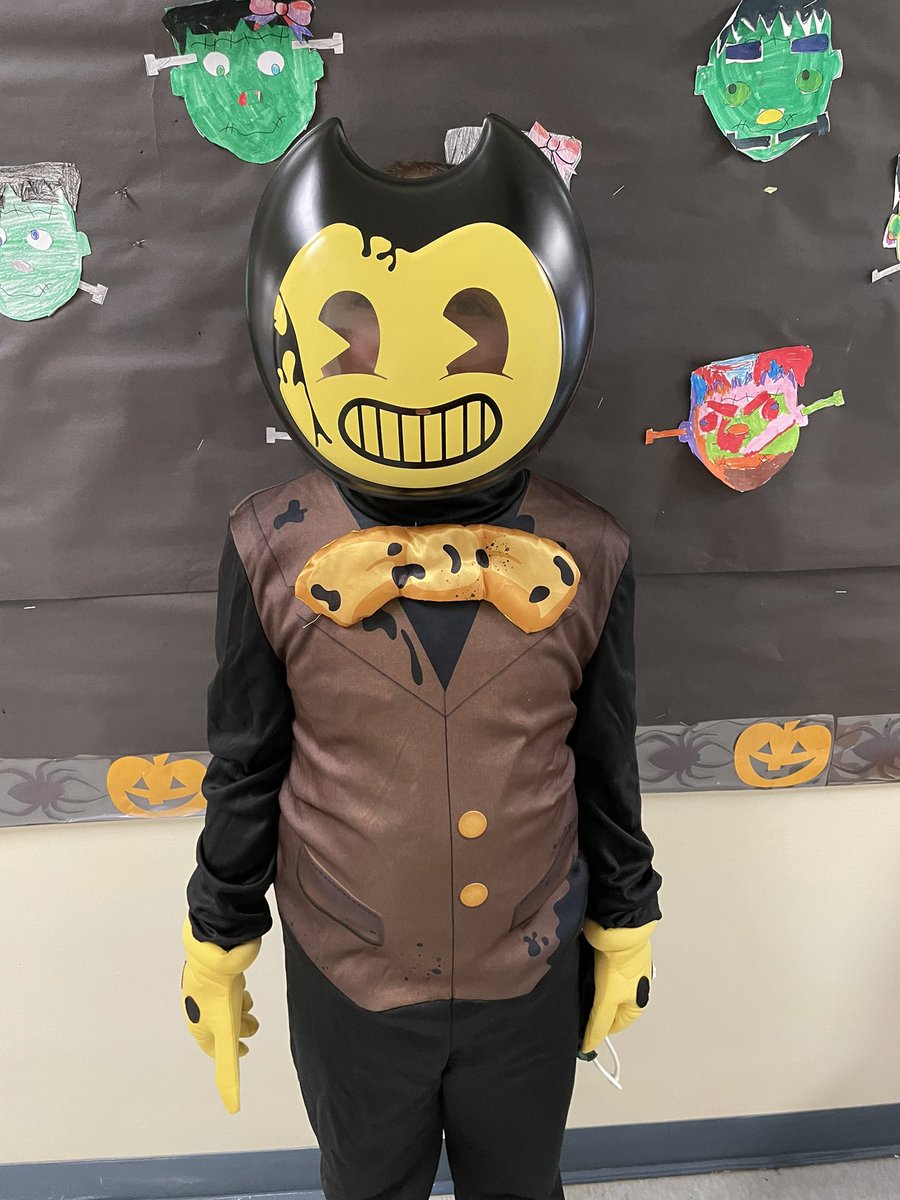mquick56's tweet photo. Happy Halloween 👻 🎃 #2ndgrade #4teamvalley https://t.co/MBVOWqzFlW