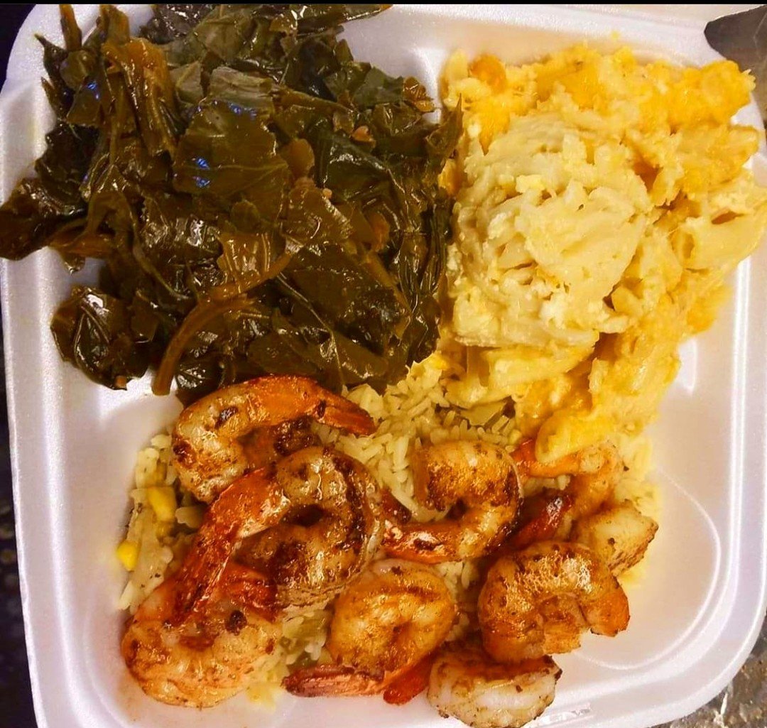 A late post from another day great day of cooking for the Mobile Cafe..sautéed shrimp, collard greens, rice pilaf and baked Mac and cheese 🧀 😋...of course all seasoned with my Spice Delight Essence 😊