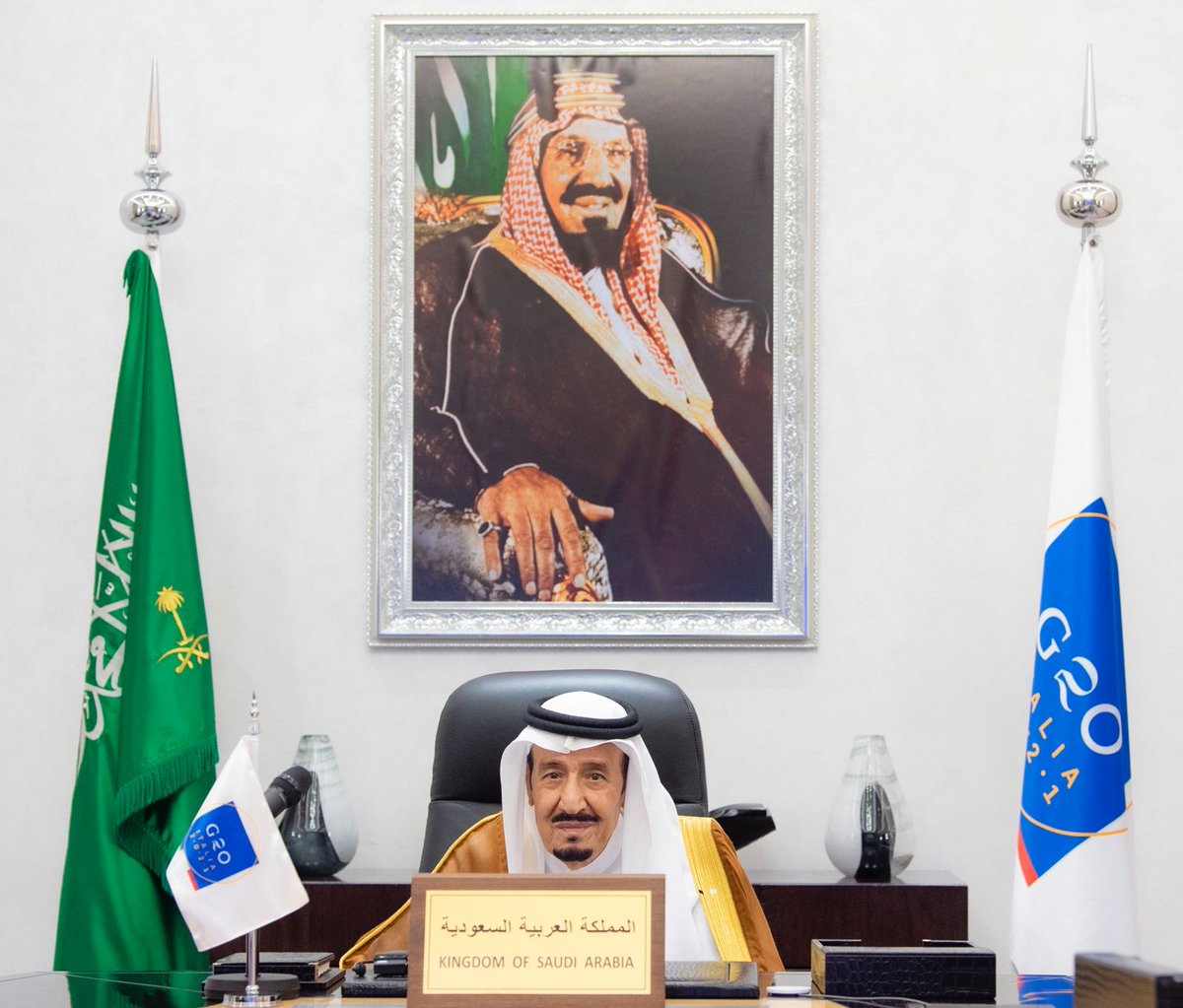 KSAMOFA's tweet photo. #G20 | خادم الحرمين الشريفين يرأس وفد المملكة لأعمال قمة قادة #مجموعة_العشرين المنعقدة في #روما، ويلقي كلمة عبر الاتصال المرئي في الجلسة الأولى بعنوان: الاقتصاد العالمي والصحة https://t.co/5ftYku30q5