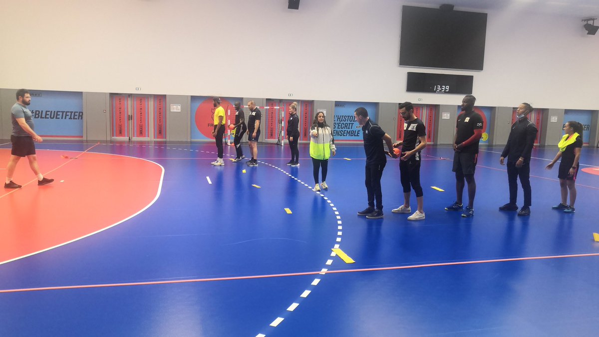 HuguesAugier's tweet photo. Formation des #educateurs de @SDLV_Officiel au #handa4. Le handball vecteur de valeurs dans les #qpv 💪💪💪 #educationparlesport #performancessociale @ffhandball @IdFhandball https://t.co/VYjyANAjtT