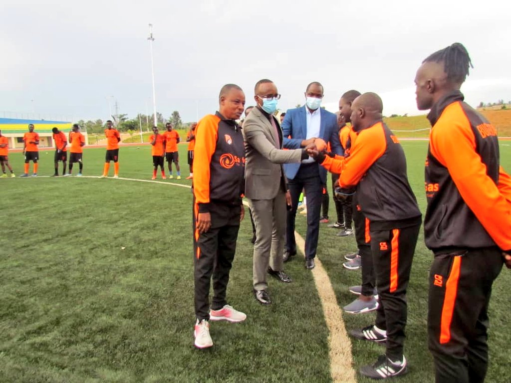 Bugesera_fc's tweet photo. Abakinnyi bose bameze neza kandi barashyigikiwe.
#BUGMUS @BugeseraDistr https://t.co/v4q5qNkbbk