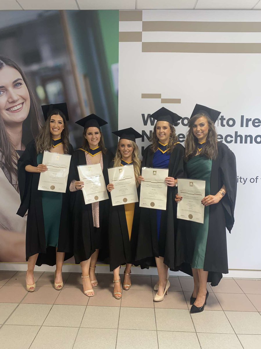 aoifewalsh1997's tweet photo. 4 solid years done and dust 🎓 suppose we are sort of scientists and vet nurses now? 😂 #appliedbioscience #vetnursing https://t.co/E3kT44gDVA