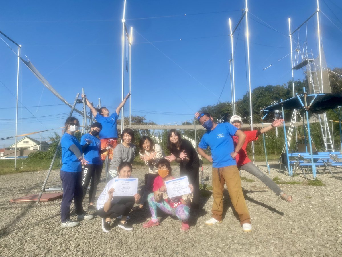 trapeze_heroes's tweet photo. 秋晴れで最高の空中ブランコ日和でした☀️この季節をお見逃しなく👍
Thank you all for coming today, it was a perfect day to fly
#空中ブランコ #秋晴れ #青空 #サーカス
#flyingtrapezeschool #chiba #tokyo #outdoors #circusfriends #autumnvibes🍁🍂🧡 https://t.co/PXnFdJNesO