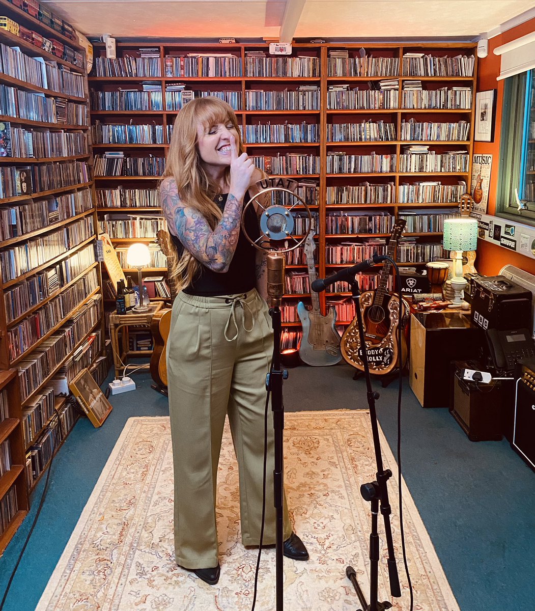 Kezia Gill (@keziagillmusic) on Twitter photo So I did something SUPER exciting this week!! Full announcement coming soon 🌟🌟🌟 <a href="/UTATSessions/">Under The Apple Tree Sessions</a> <a href="/HeyBaylen/">Baylen Leonard</a> <a href="/HollerCountry/">Holler</a> <a href="/WhisperingBob/">Bob Harris 💙</a> So I did something SUPER exciting this week!! Full announcement coming soon 🌟🌟🌟 <a href="/UTATSessions/">Under The Apple Tree Sessions</a> <a href="/HeyBaylen/">Baylen Leonard</a> <a href="/HollerCountry/">Holler</a> <a href="/WhisperingBob/">Bob Harris 💙</a>