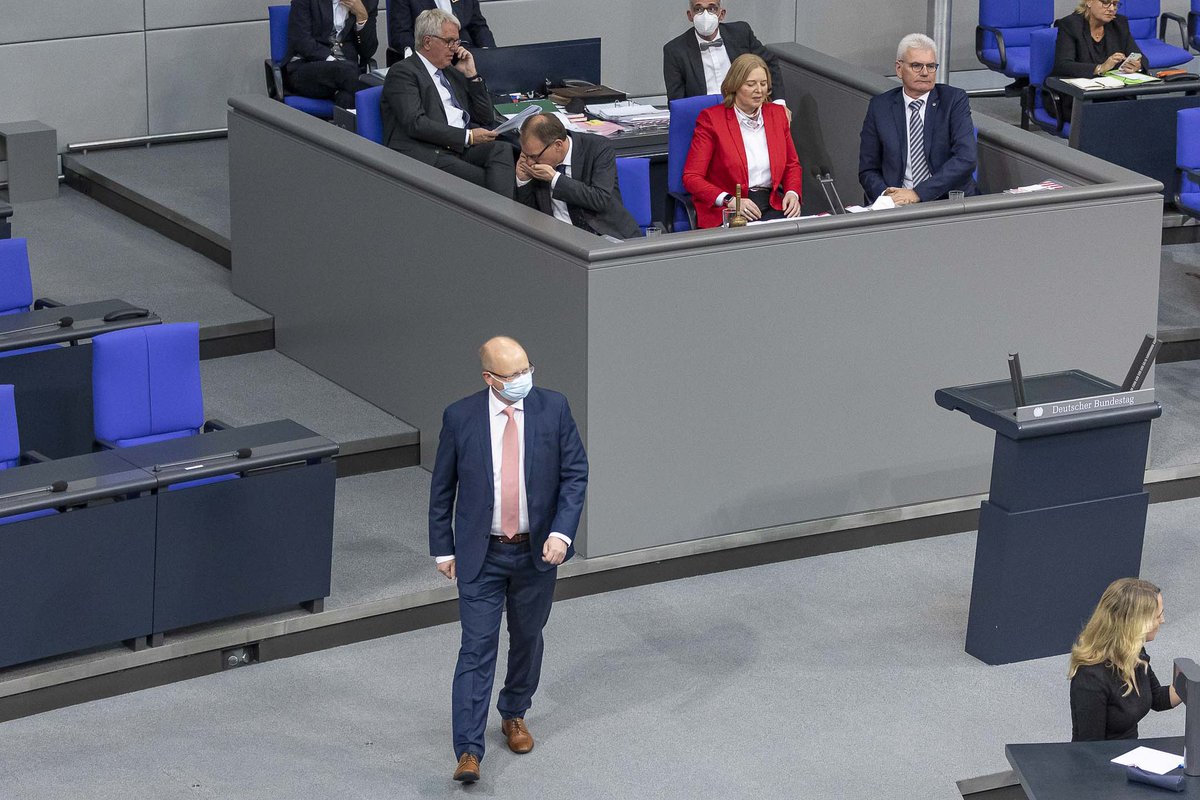 stefan_seidler's tweet photo. Einsam. Alleine. Einzelkämpfer. War oft das Prädikat der Presse für meine #Premiere im @Bundestag diese Woche. Fühlte sich aber gar nicht so an für einen #Norddeutschen, der einer #Minderheit angehört. Hier oben sind wir bekanntlich lieber manchmal allein, statt austauschbar. 😉 https://t.co/e7JkccpbPW
