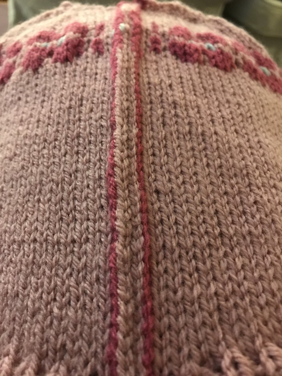 HandKnics's tweet photo. Second - I reinforced the other side of the opening in the same way, leaving 2 stitches between the reinforcement.

#KnittingTwitter #Steeking https://t.co/5v9PQpeNUd