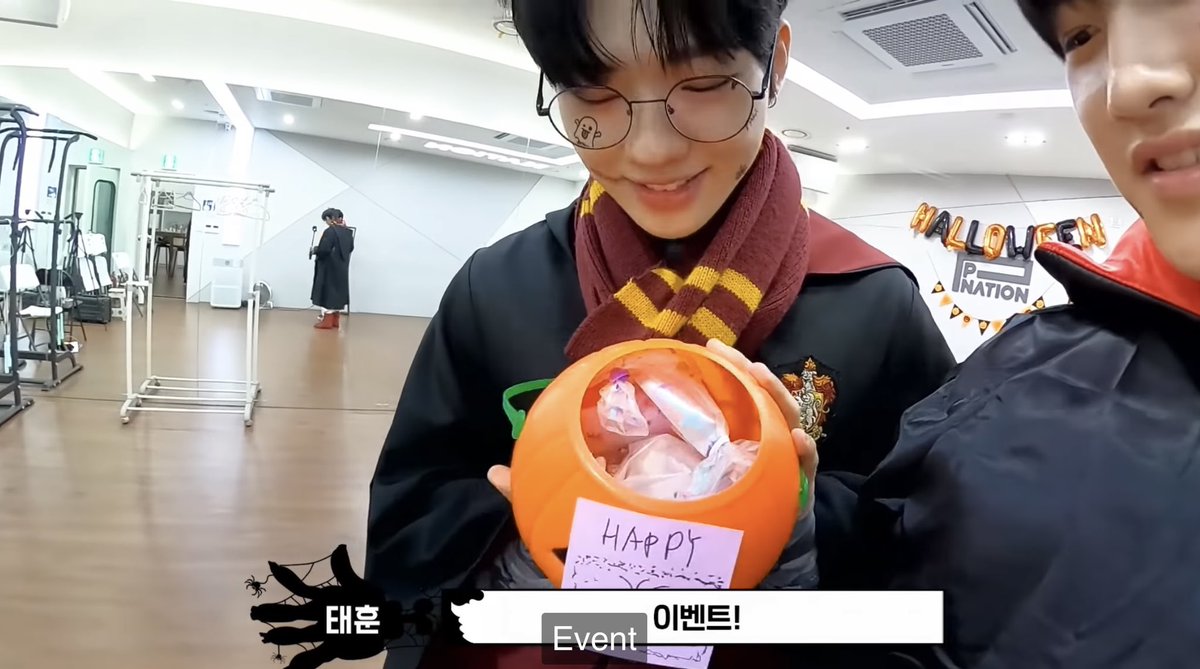 Janeneeizz's tweet photo. @PNATION_LOUD Happy Halloween Day!! 
our bb duck 👻🤪🎃
️

#천준혁 #CheonJunHyeok https://t.co/CIG7miRzRV