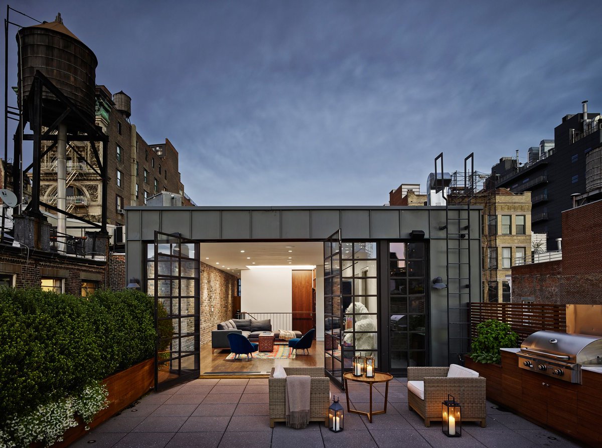 steel_windows's tweet photo. #NewYork, our favorite city, makes for the most magnificent backdrop for Optimum Steel. It's adaptability allows for it to seamlessly fit into any setting, be it urban or otherwise. Its strength makes it an incredibly versatile product to design with. #DesignInSteel #ThinkOptimum https://t.co/nOZODJqk2Z