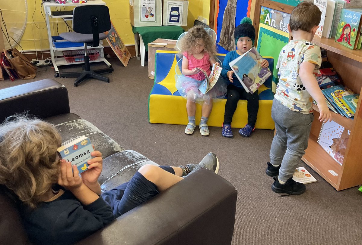 SgoilS's tweet photo. Bha sinn cho toilichte gun do bhuannaich Sgoil Àraich duais sa cho-fharpais sgoinneil seo.🎉🥳 We are delighted that Sgoil Àraich won the award for best commentary at early level in the brilliant @mathsinside competition.🎉#Gàidhlig https://t.co/SaAFywjqk4
