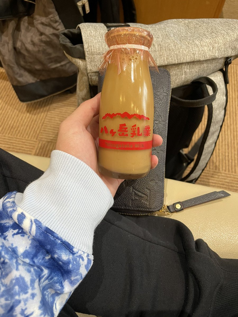 takuman6's tweet photo. 温泉コーヒー牛乳と昼神うどん🍦

まじで流れ星びっくりするくらい見えて阿智村最高でした！
前は晴れてなくて星が見えなかったから本当によかった！ https://t.co/lvRr013Nu1