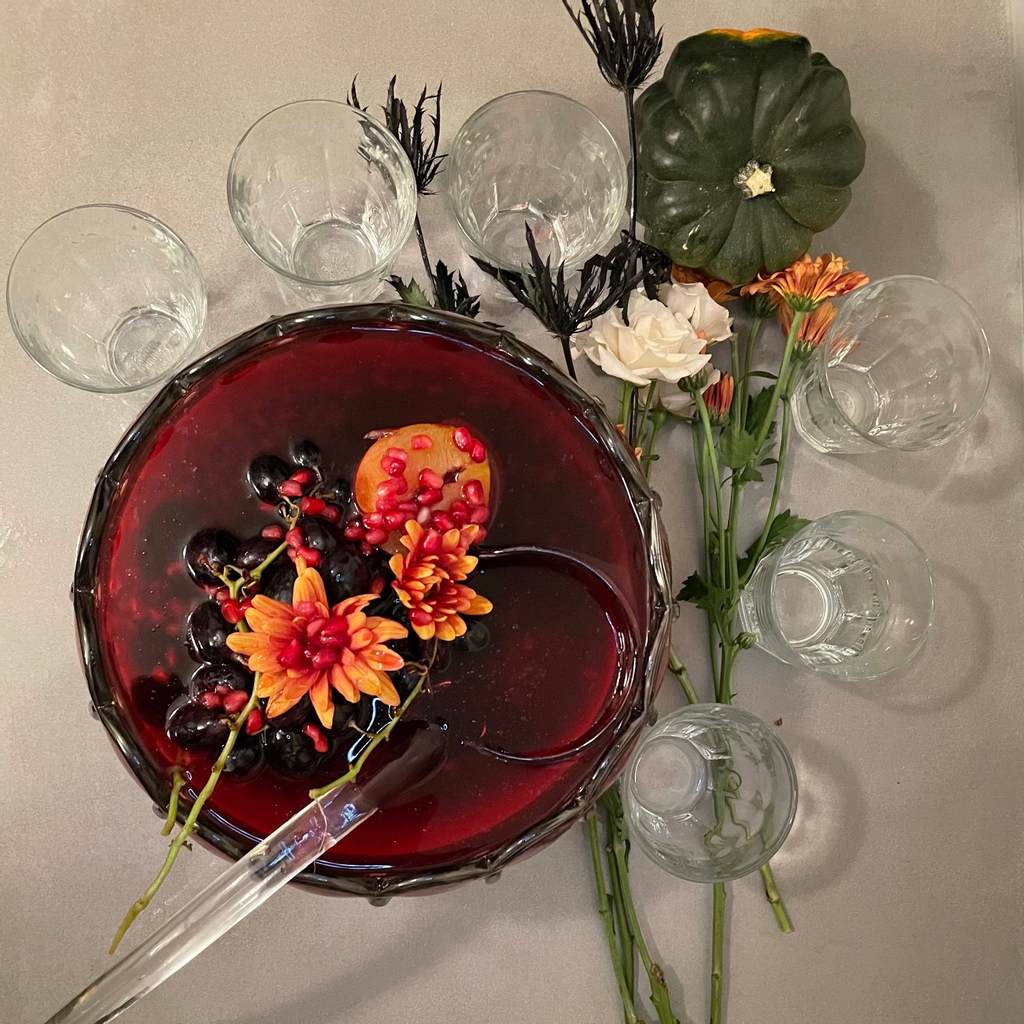 Pratt_Standard's tweet photo. Whimsical and super easy-to-make, this Halloween Cocktail brings together the mesmerizing rich colors and flavors of dry sake, plum wine, and grenadine!

#cocktailbar #cocktails
#halloweendrinks
#halloweenparty https://t.co/ce1yudxwu2