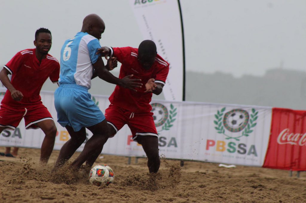 ProBeachSoccer1's tweet photo. [DERBY] Durban Beach Soccer Club is in an intense match against arch rivals EThekwini Beach Soccer Club. 

#Woz’obona #Pbssa #beachvibes #kushubile⚽️⚽️ https://t.co/xkXyla5siu