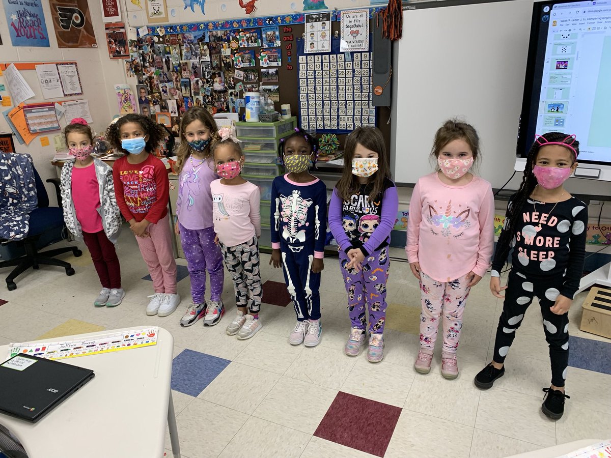 bennettsbunch's tweet photo. PJ Day! #cddolphins https://t.co/zb7vH2wj4T