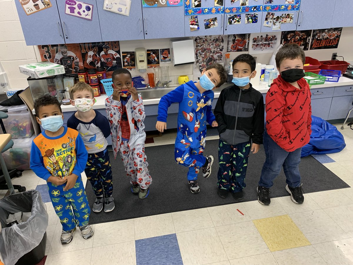 bennettsbunch's tweet photo. PJ Day! #cddolphins https://t.co/zb7vH2wj4T