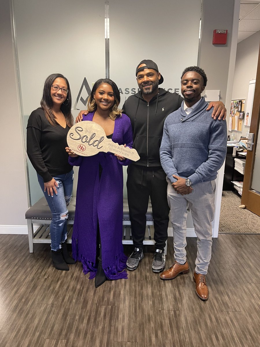 Long story short: THANK YOU GOD, I’m a homeowner at 22 🔑🏠 

s/o to my amazing realtor <a href="/martyrobinsonii/">Marty Robinson II</a>