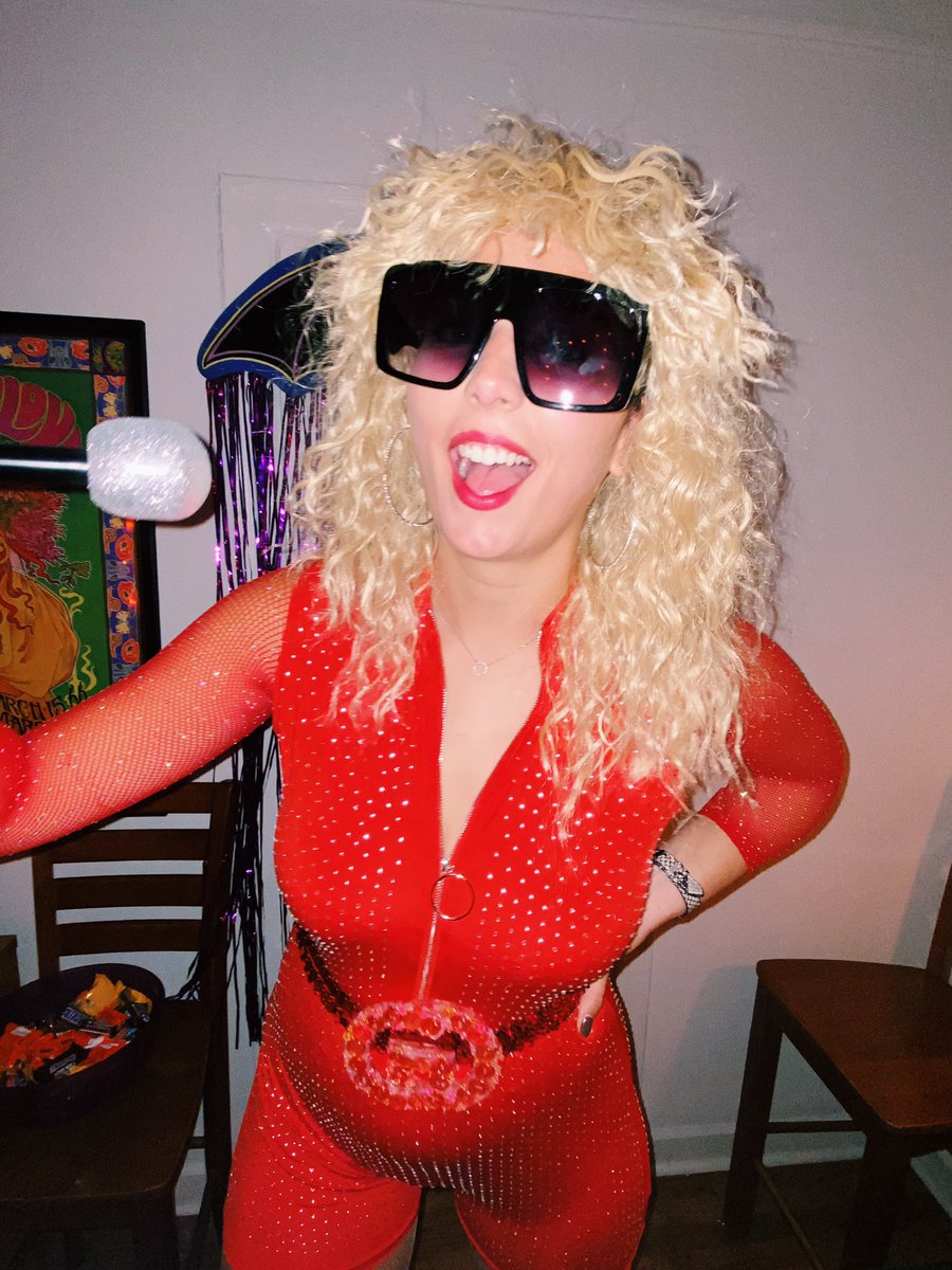 mia_renae's tweet photo. Happy #Mileyween @MileyCyrus https://t.co/LZ0Pm7wBy0