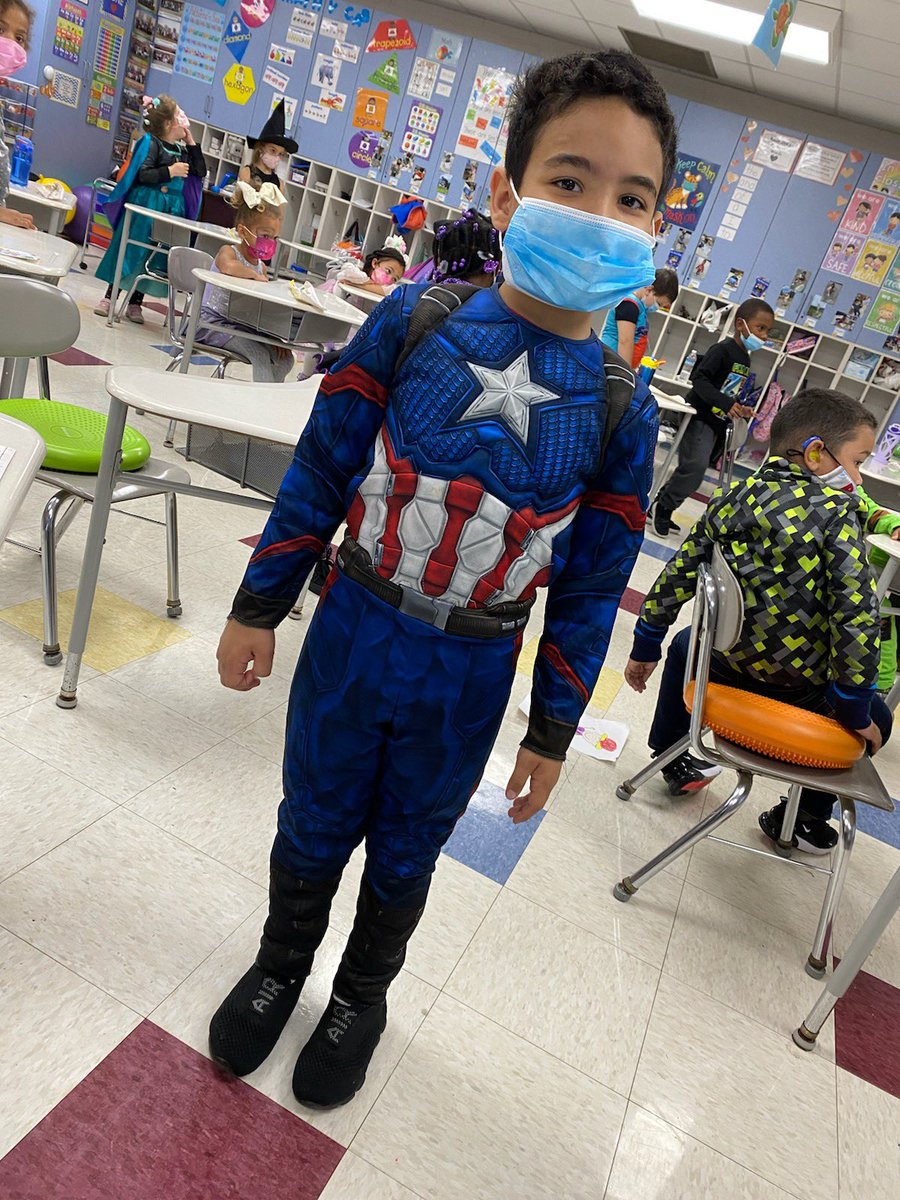 bennettsbunch's tweet photo. Character Day! #cddolphins https://t.co/doYh6CB7I2