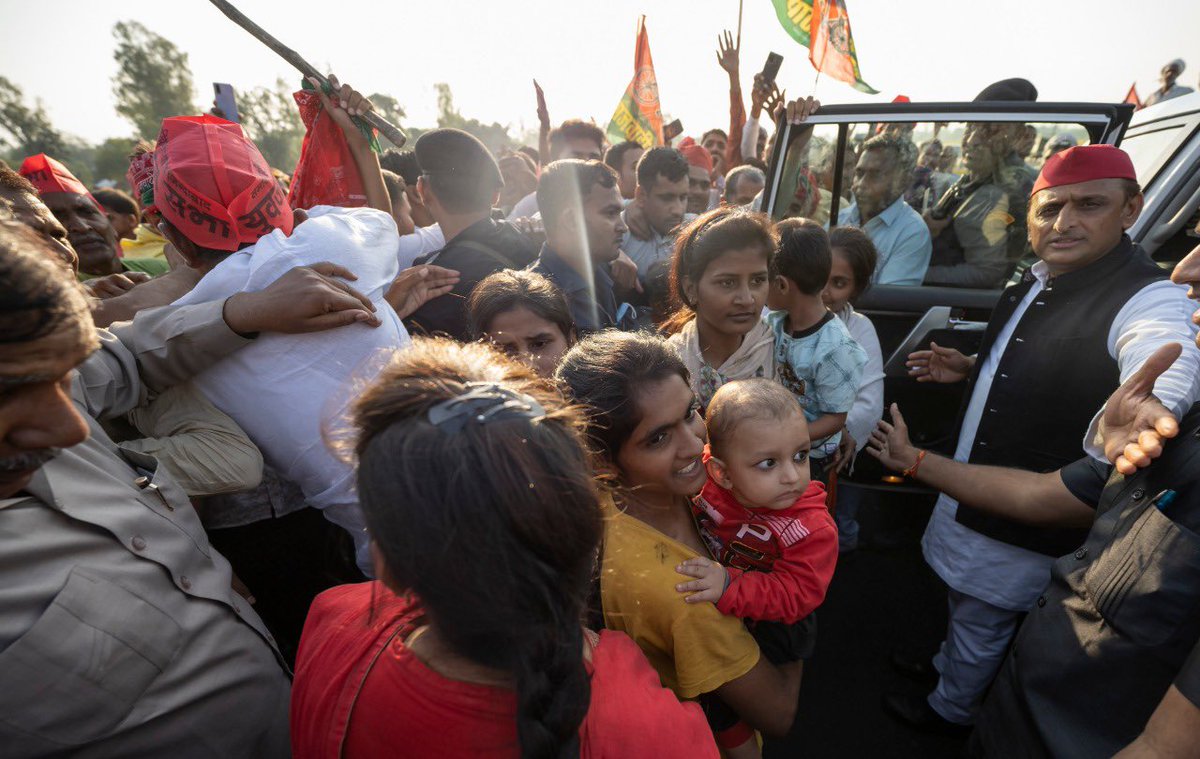 yadavakhilesh's tweet photo. इंडियन रोड कांग्रेस के मानकों को नकार कर भाजपा ने ‘समाजवादी पूर्वांचल एक्सप्रेस वे’ के सुरक्षित सफ़र का बंटाधार कर दिया है और बजट कम होने का झूठा दावा कर रही है। 

जो भाजपाई अपना संकल्प पत्र नहीं पढ़ते, उनसे इंडियन रोड कांग्रेस का मैन्यूअल पढ़ने की उम्मीद बेमानी है।

#भाजपा_ख़त्म https://t.co/ZH7IVs3DST