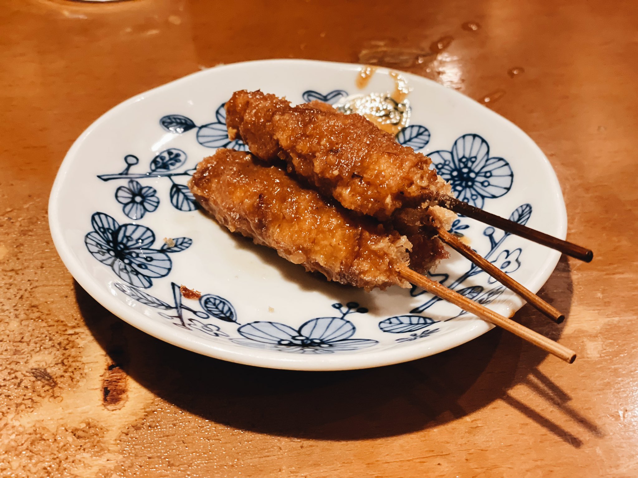 はやまり Hayamari Eth 名古屋めしは最高 人気店の串かつラブリーさんへ 開店直後から行列で1時間待ちで入店 どて煮の八丁味噌の甘さと濃さがたまらない 大根もたまらない 箸が止まらない みそ串カツは肉厚で 食べた瞬間に衣の香ばしさがはじける