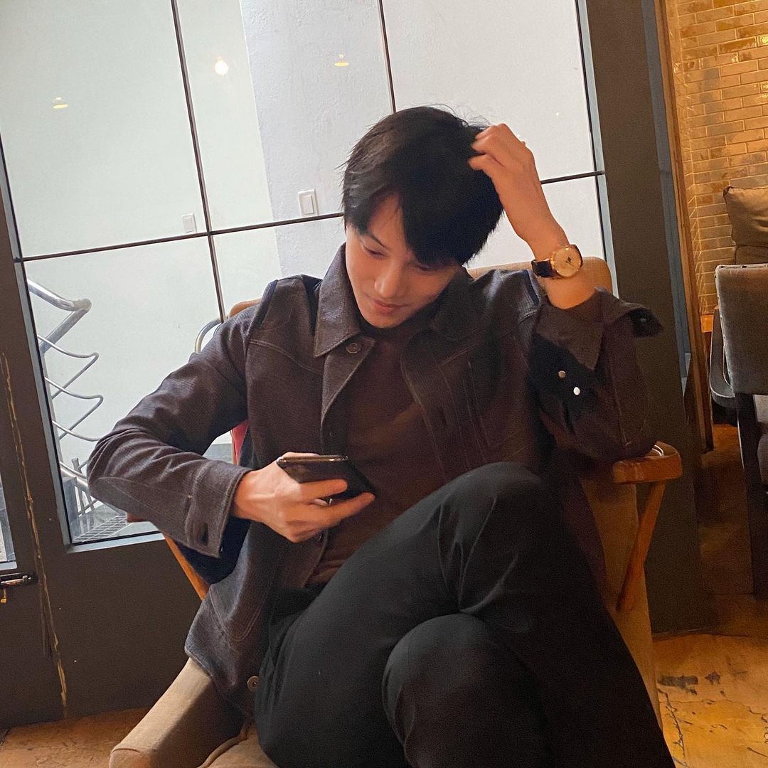 weareoneEXOU's tweet photo. ㅤㅤ

[ EXOU UPDATE - 30/10/21 ]

EXOU's Travis, Steve, and Golden ready to streaming AERIAL vlive today to support their comeback showcase.

#EXOU #TRAVIS #ODEN #STEVE

ㅤㅤ https://t.co/Yc3ZmTKWYf