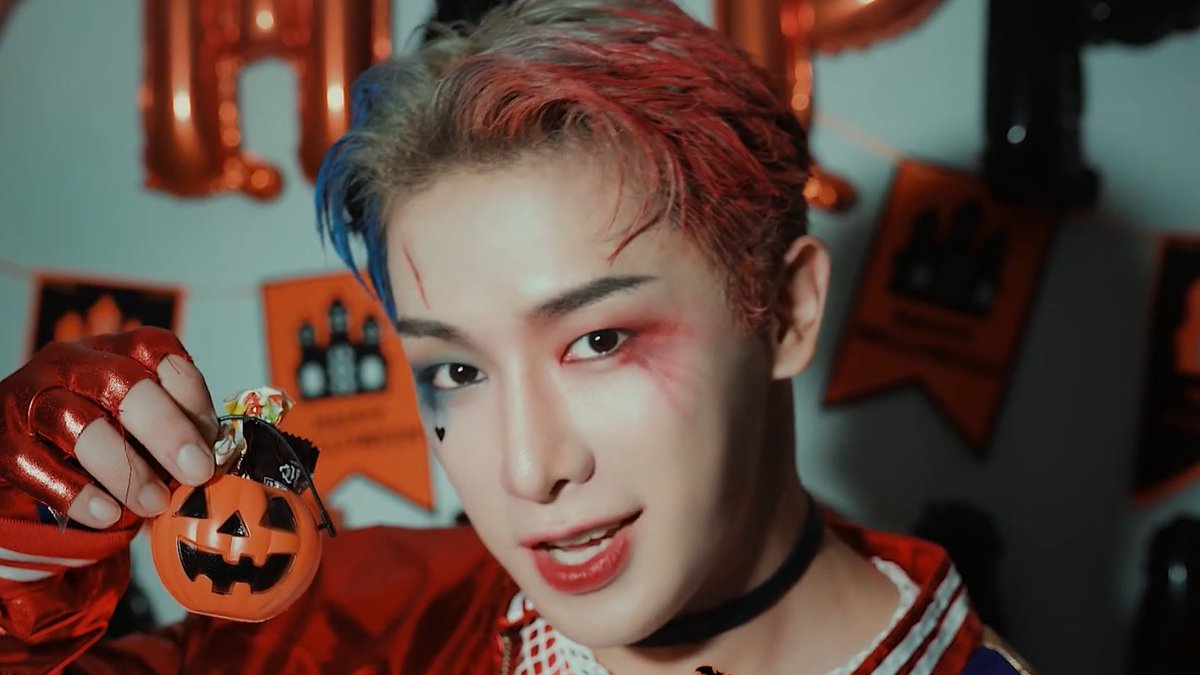 wongust_d's tweet photo. HARLEY QUINN WONHO 😭😭 The full outfit is even cooler 😭😭 #WONHO #원호 https://t.co/SIfbd8IXLx