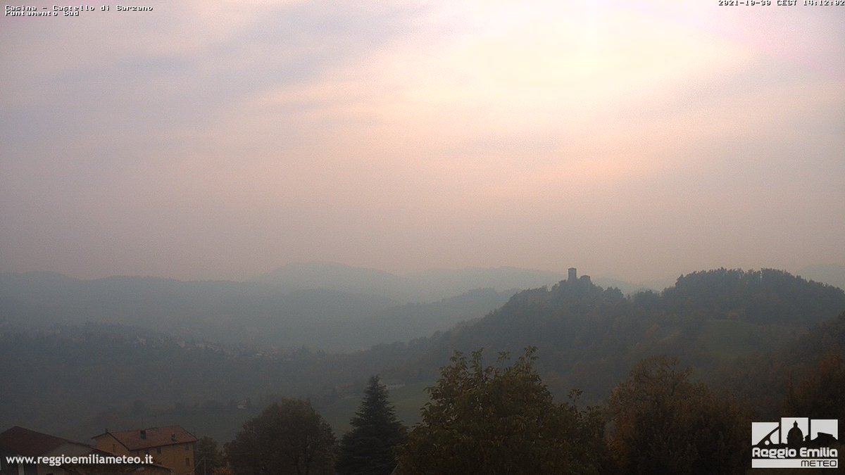 remeteo's tweet photo. Atmosfera quasi spettrale per alcune delle nostre webcam (#Casina, #Cervarezza e #MonteOrsaro); la colpa è di un fronte nuvoloso in arrivo da ovest, che verso sera potrebbe portare anche qualche locale pioggia. Peggiora nei prossimi giorni.
Dettagli su: https://t.co/q8JoHsrtsd https://t.co/TT1hEC2Qws