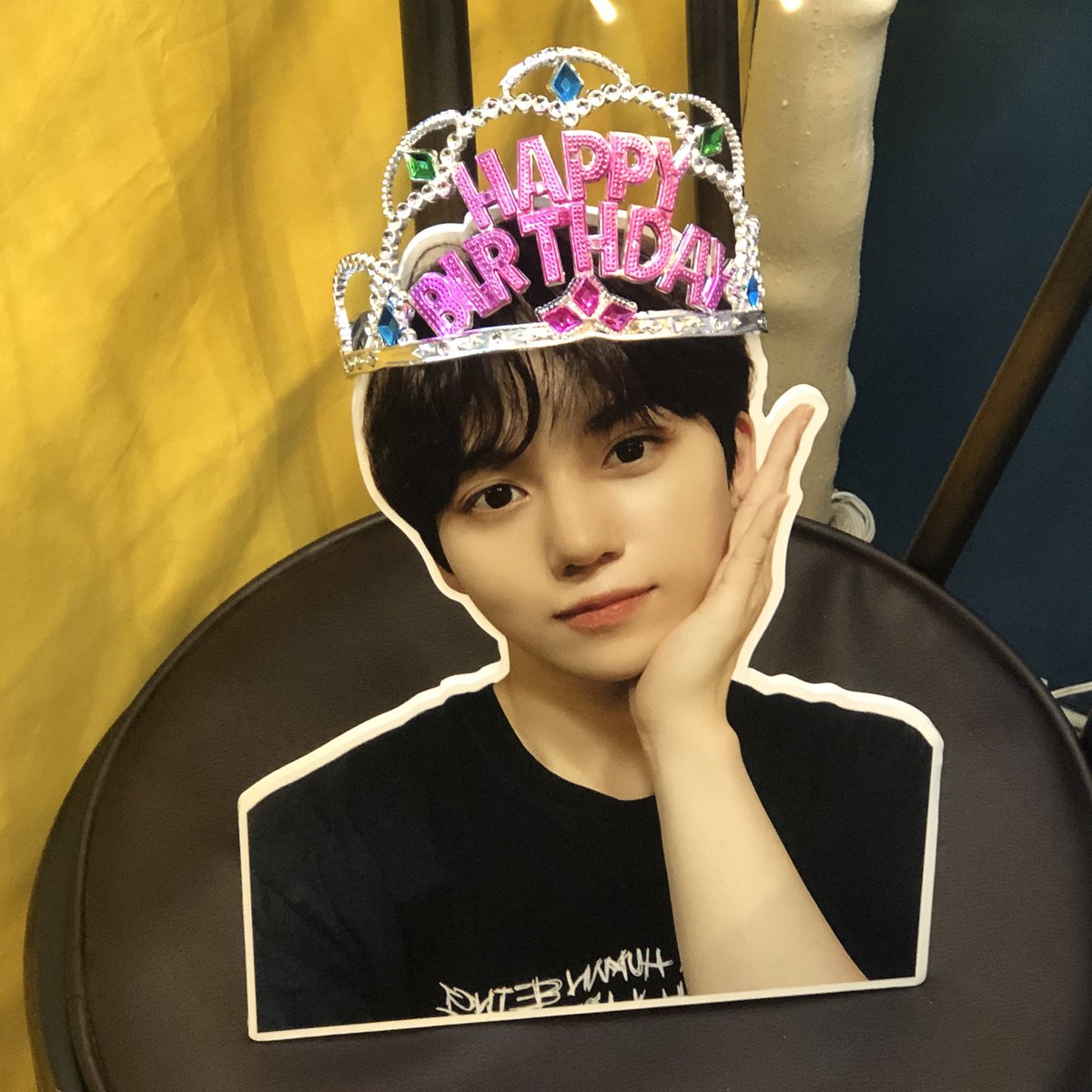 whoisgomdori's tweet photo. 📍망원 꽃뜨루
모든 곳이 아기자기 윤성이로 꾸며져 있었던 카페!! 마카롱도 너무 귀여웠구 특전도 넘 예뻤어요😻
#제일_빛나는_별_윤성아_생일축하해
#윤성아_너의_태양은_평생_빛날꺼야 https://t.co/PEp1YsrFGL